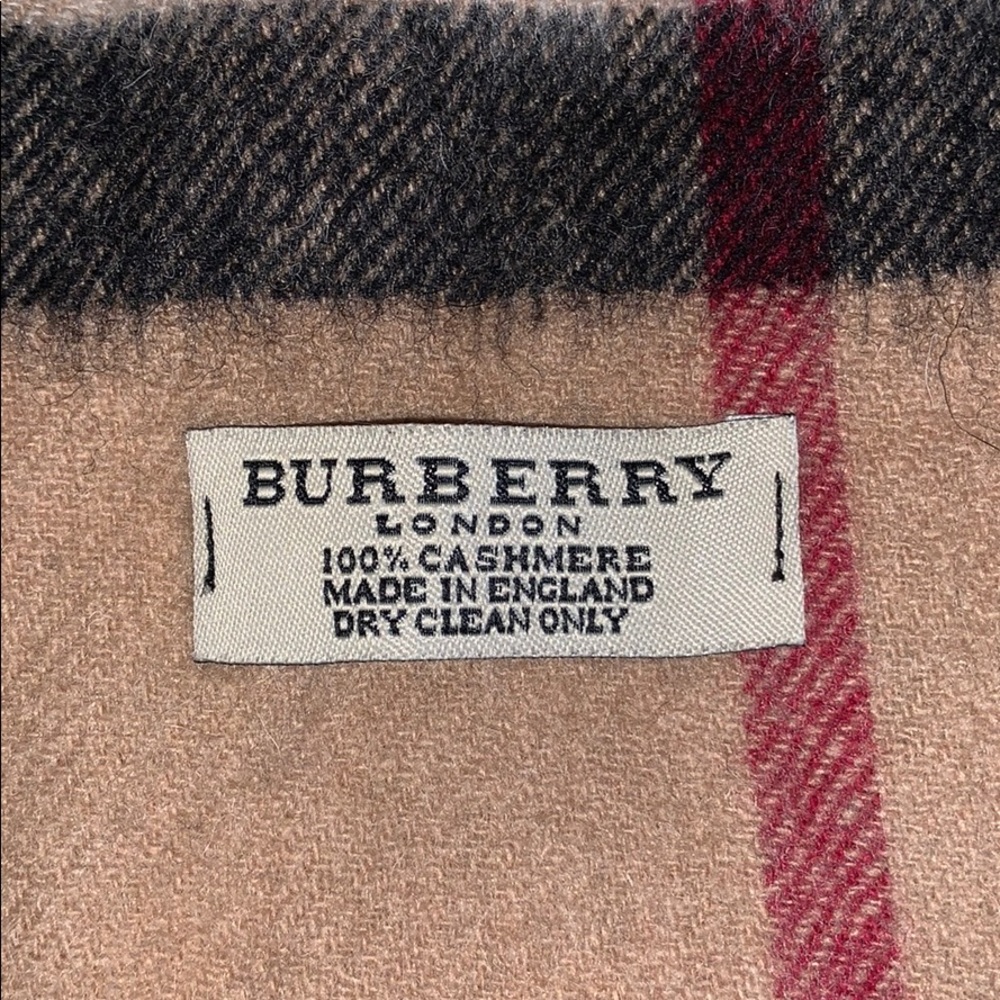 Traditional Burberry Cashmere Scarf